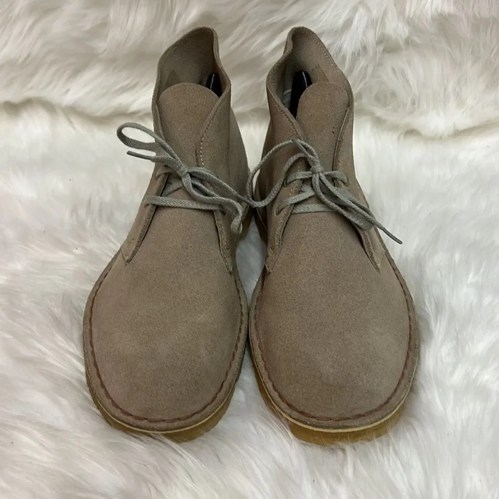 Clarks Men's‎ Desert Coal in Stone Suede Chukka Boots Size 8.5 B26